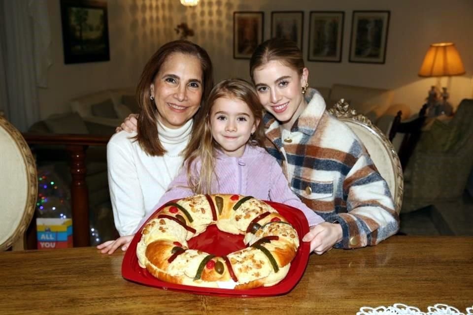 Chelo Lozano, Julia Ramírez Dávalos y Lory Dávalos