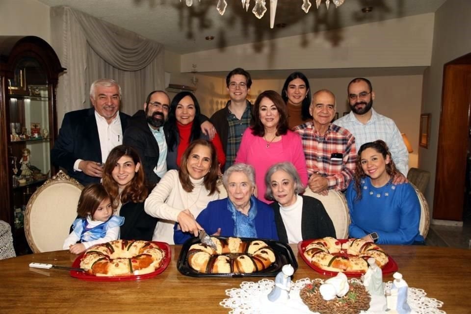 José Antonio de la O, Luis Gerardo Álvarez, Claudia Solís de Álvarez, José Antonio de la O, Delia Dávalos de Álvarez, Adriana Aguirre, Miguel Ángel Dávalos García. Miguel Ángel Álvarez, Olivia Dávalos