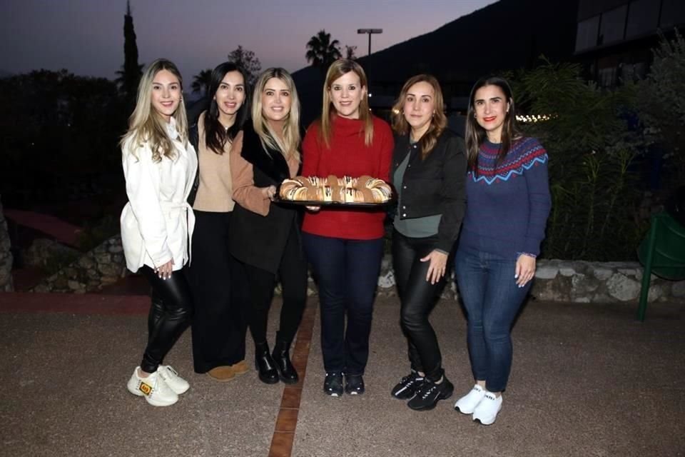 Sally Acuña, María Magaña, Perly Rivera, Martha de Farías, Dinorah Garibay y Yoyis Decanini