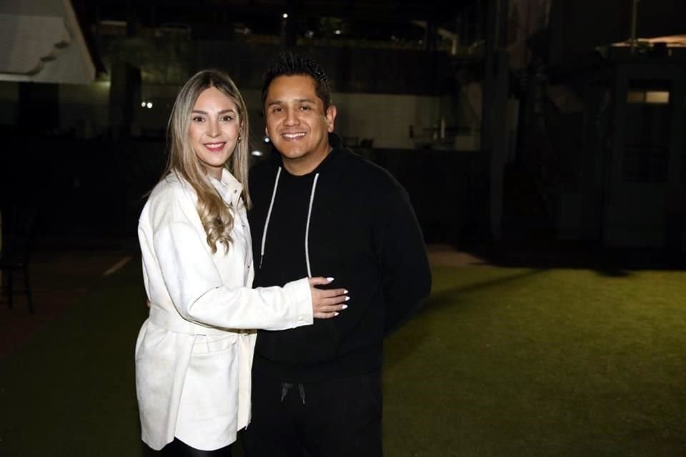 Sally Acuña y César Cuéllar