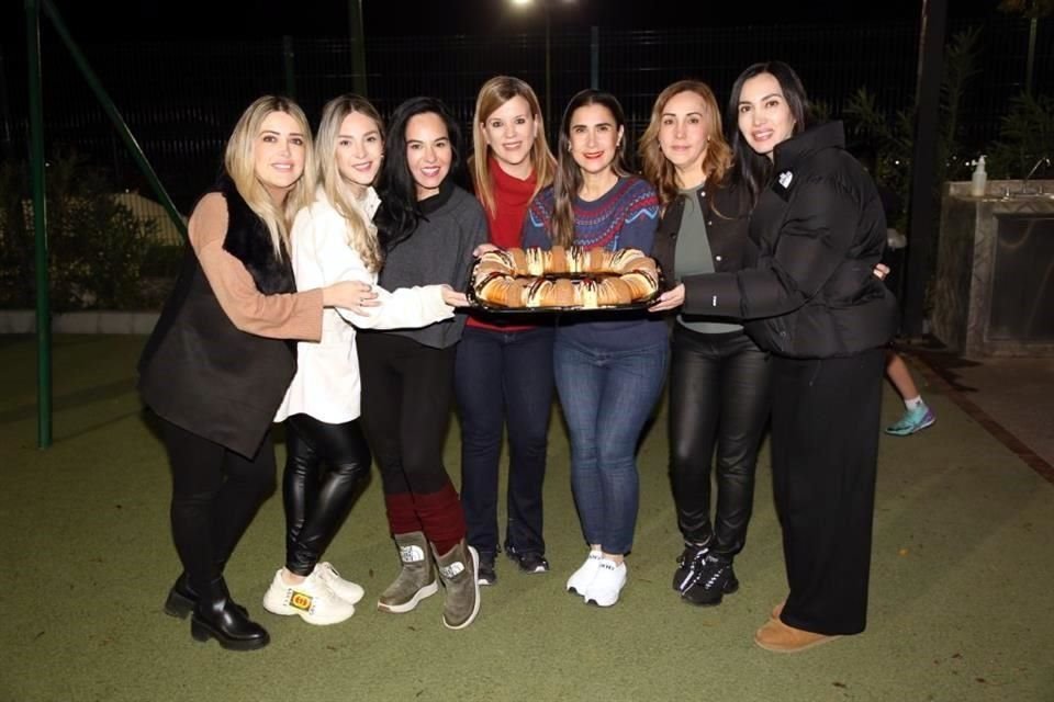 Perly Rivera, Sally Acuña, Miriam Serna, Martha de Farías, Yoyis de Decanini, Dinorah Garibay y María Magaña