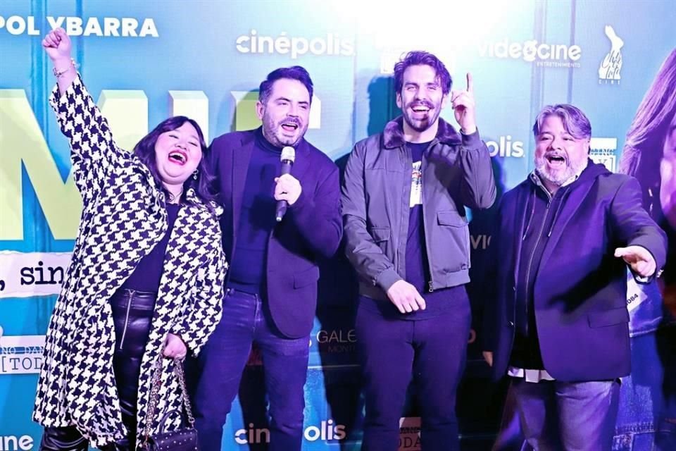 Herly RG, José Eduardo Derbez y Giuseppe Gamba acudieron anoche a Galerías Monterrey.