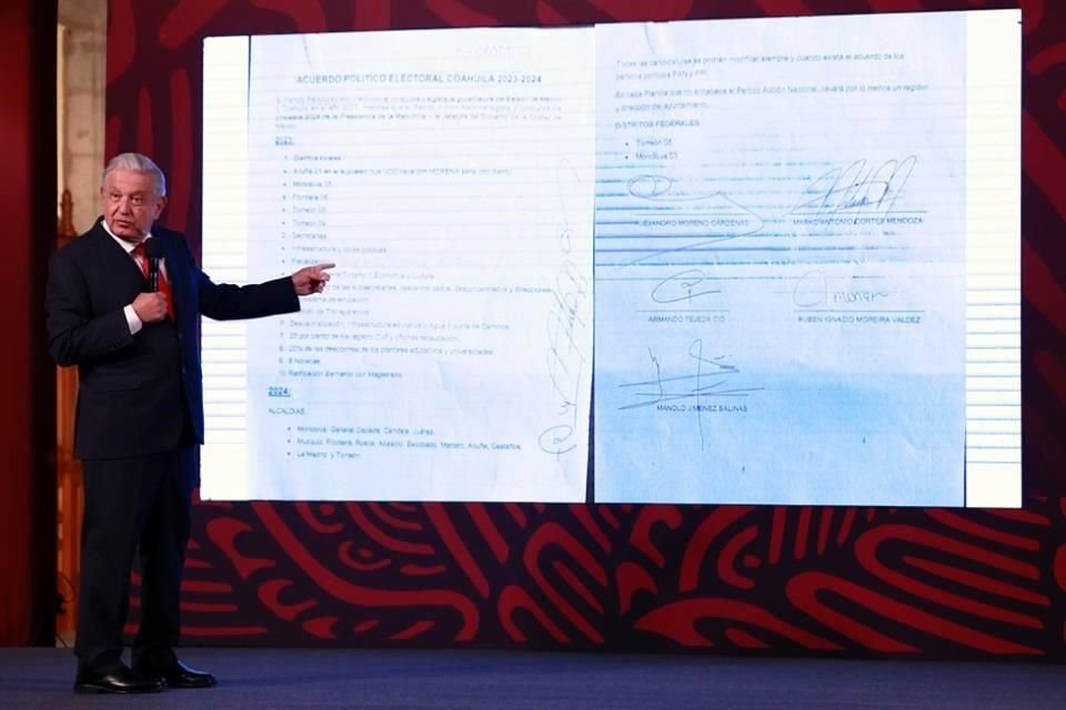 AMLO señaló que PAN y PRI se repartieron el 'botín'.