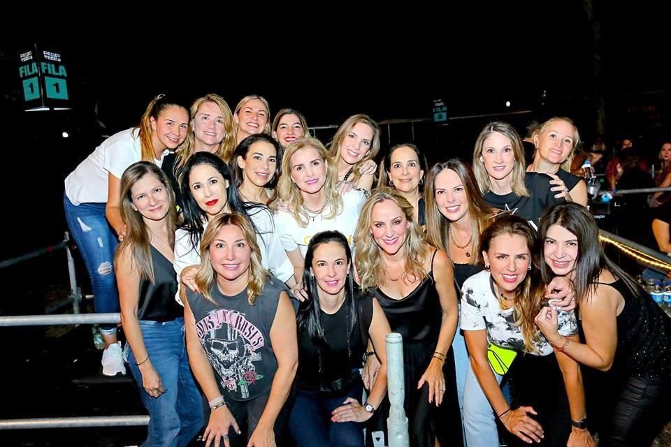 Gaby, Karla, Caro, Adry, Lily, Blanca, Martha, Dina, Érika, Laura, Ninfa, Vickos , Adriana, Marcela, Karen, Karla, Ale y Maye