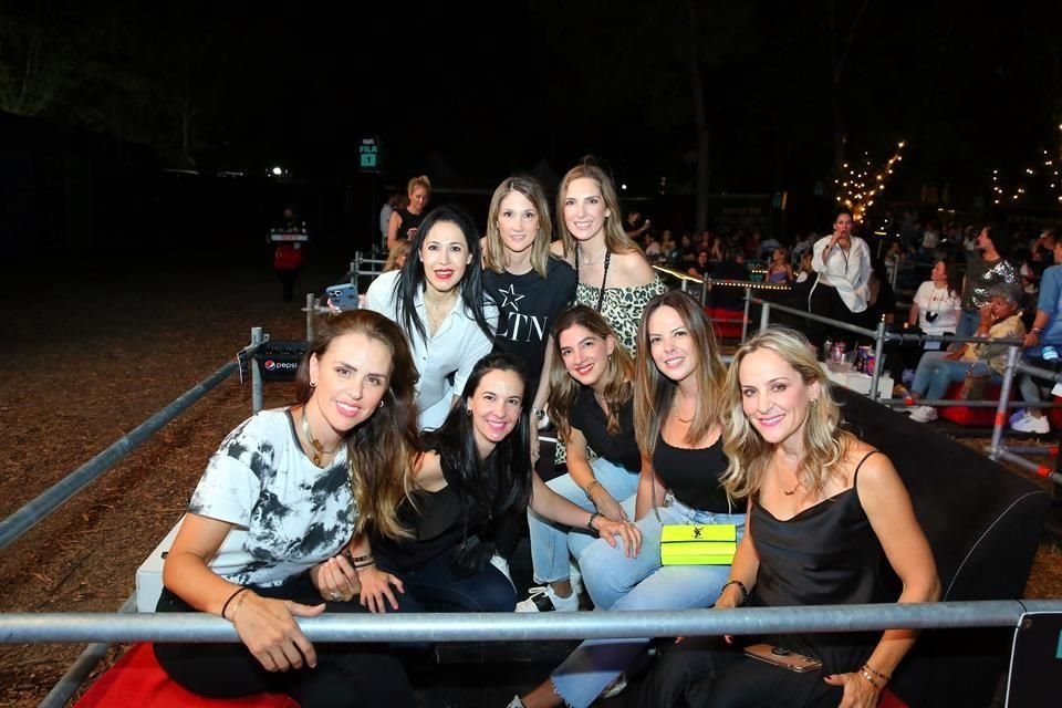 Blanca Izquierdo, Vickos Quintanilla, Erika Páez de Villarreal, Ale Ortega de Cantú, Karen García de Andueza, Adriana Balderas de Garza, Ninfa Ochoa de Garza y Karla Serna
