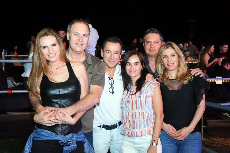 Martha Zozaya de Martínez, Adrián Martínez, Mario Villarreal, Nina Sánchez de Villareal, Gabriel Galindo y Mónica Ferrer de Galindo