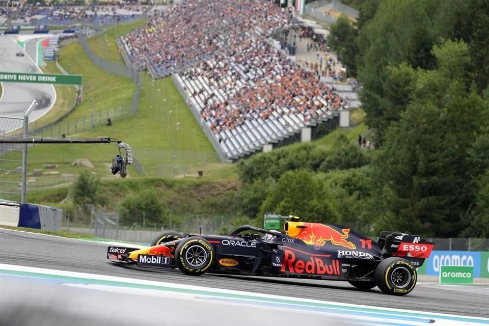 Sergio Pérez no la ha pasado nada bien en los entrenamientos en Austria.