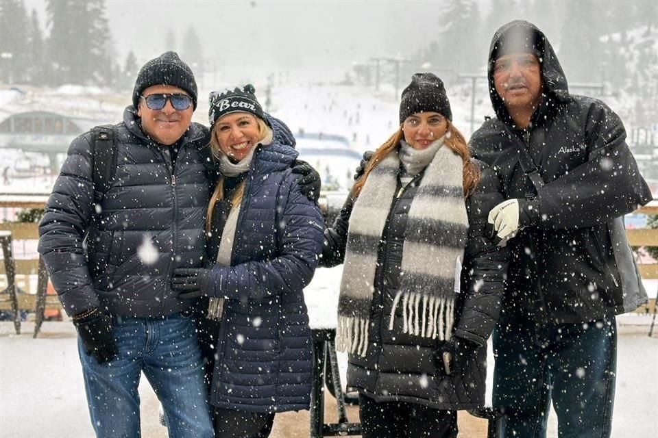 BIG BEAR LAKE, CALIFORNIA Víctor Herrera, Nancy Deborah Sánchez, Ana Patricia Salcido y José Guadalupe Cavazos, en Big Bear Lake, California