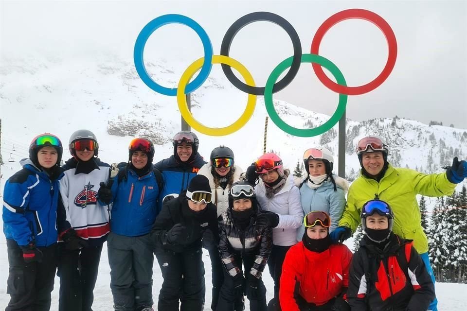 CANADÁ Emilio y Eugenio Treviño, Aurelio Garza, José de Jesús Rodríguez, Charo de Rodríguez, Leslie Alanís de Garza, Alejandro Garza, Orlando y Greta Cavazos, Mariana Rodríguez y Ana Karen Garza