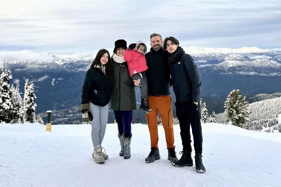 WHISTLER, CANADÁ Romina Cavazos Vega, Jacqueline Vega, Julia Cavazos Vega, Julio Cavazos y Emilio Cavazos Vega