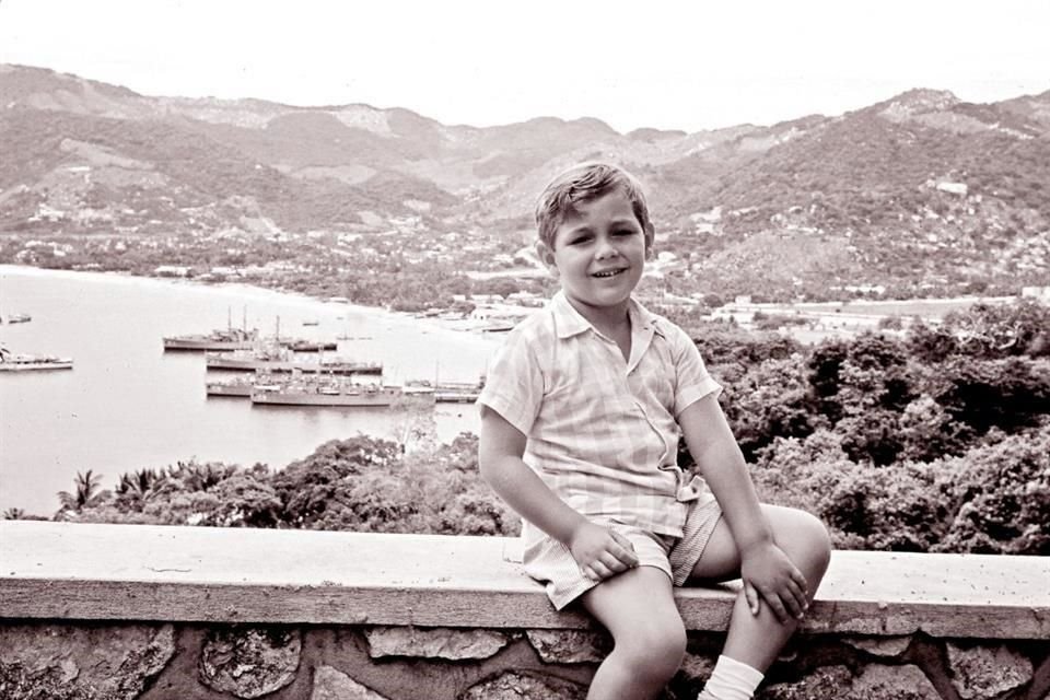 Durante su infancia, aproximadamente a los 5 años de edad