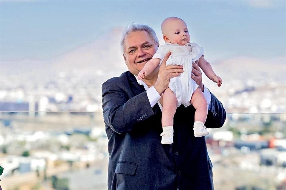 Con su nieto Santago Camino Bremer