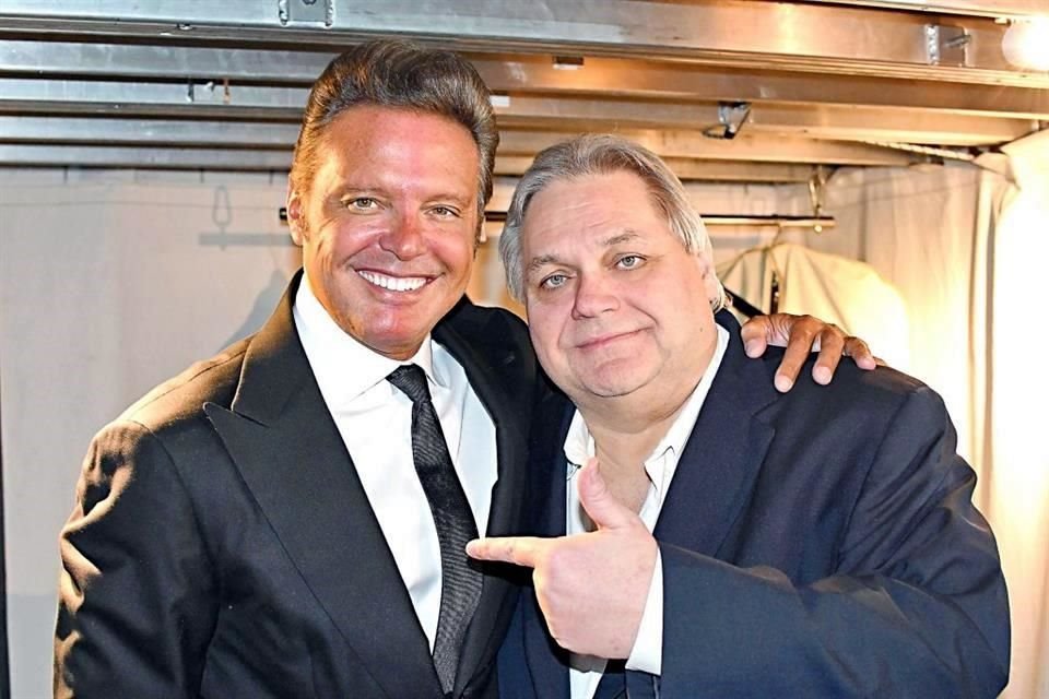 Apoyando a Luis Miguel
