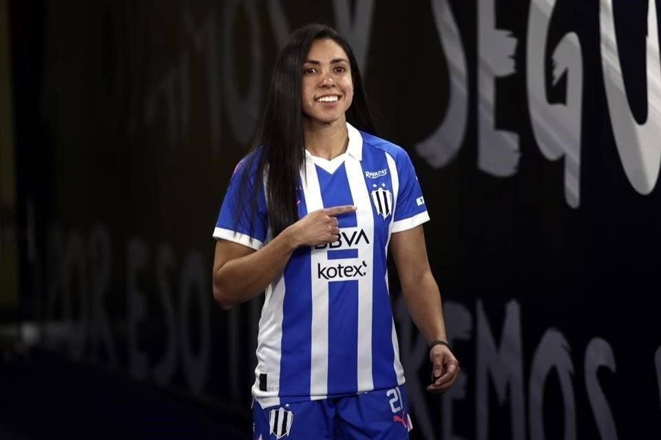 Ana Lucía Martínez podría ver sus primeros minutos con la playera de las albiazules.