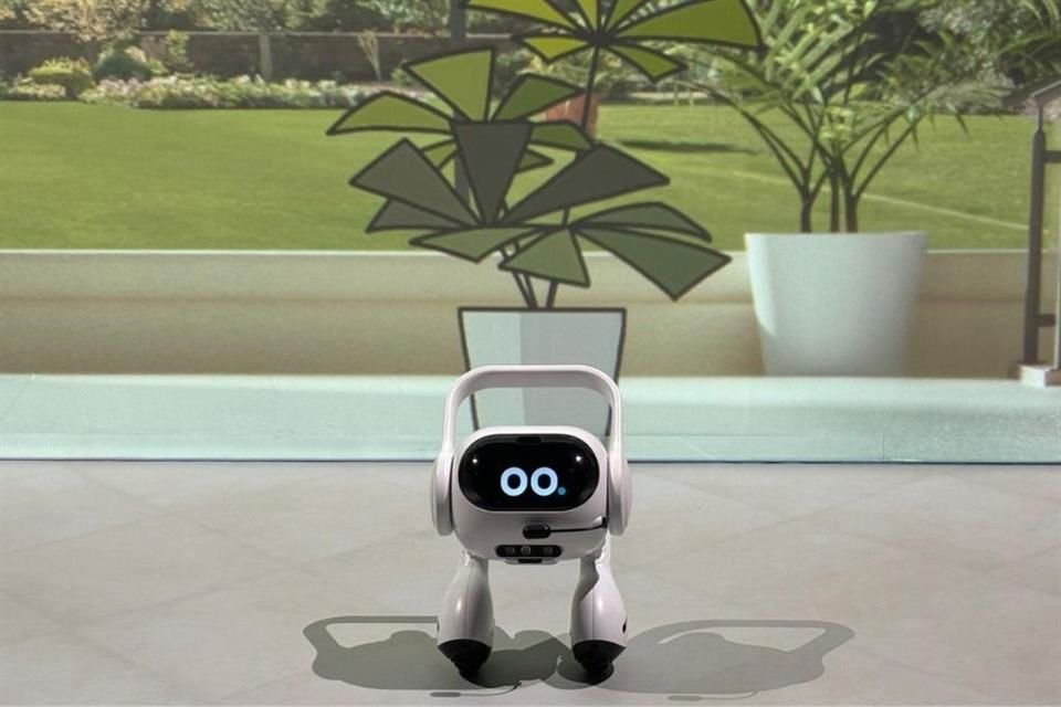 Así luce AI Agent, el robot de LG que se mueve en dos ruedas y presenta una pantalla para expresar algunas emociones.