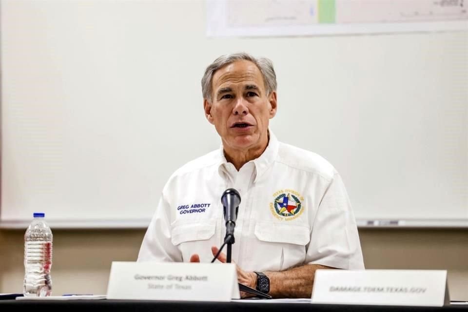 El Gobernador Greg Abbott afirmó que Texas no le dispara a los migrantes para proteger la frontera porque 'Biden los acusaría asesinato'.