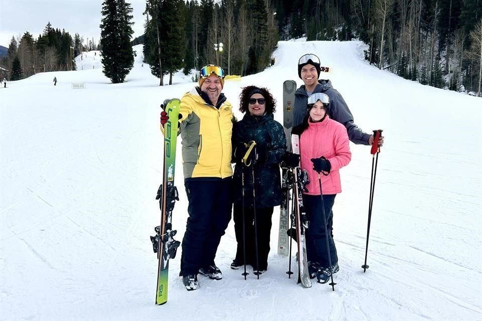 COLORADO<br>Sergio Villarreal, Sonia González, Arantza y Maximiliano Villarreal