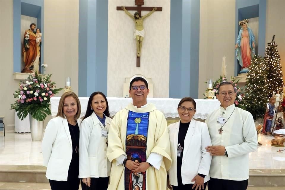 Norma Angélica Lugo, Anilú Cevantes, Padre Héctor Leal, Lucy Novelo y Alfredo Novelo