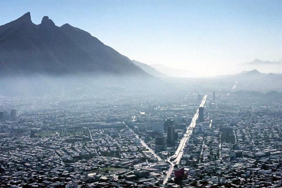 La Ciudad registró ayer nuevamente una muy mala calidad del aire, por lo que la alerta ambiental emitida el jueves se mantuvo activa.