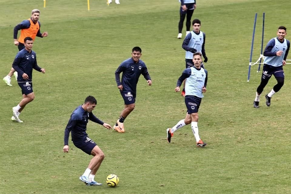 Sergio Canales y Brandon Vázquez ya son opción para Fernando Ortiz.