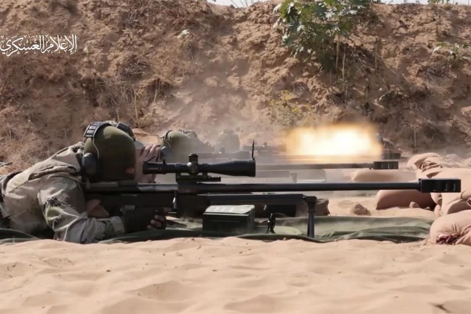 Militantes de Hamas usan copias domésticas de un sniper iraní.