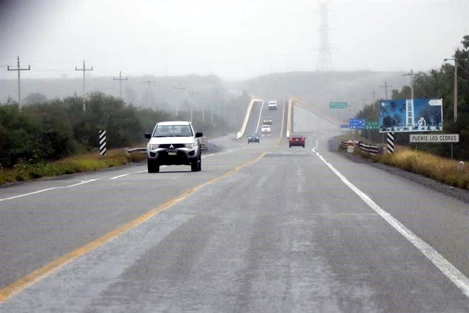 Protección Civil busca prevenir accidentes en carreteras ante posible congelación de las vialidades por las bajas temperaturas.