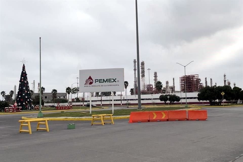 La Refinería de Cadereyta es señalada por ensuciar el aire en la zona metropolitana del Estado.