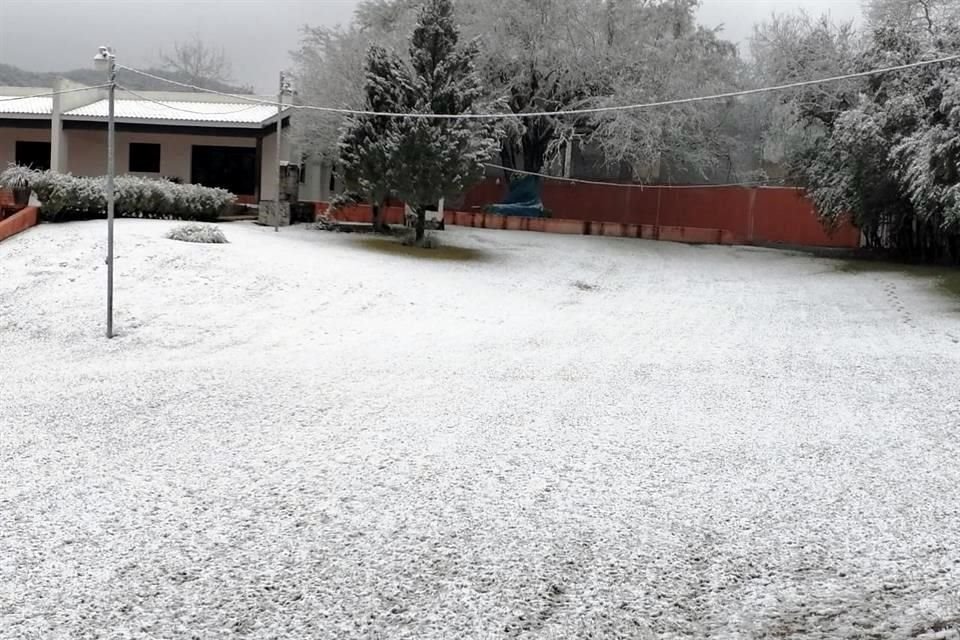 En Allende se registró la caída de aguanieve hasta esta mañana.