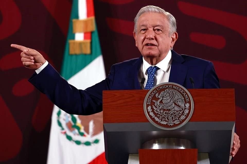 AMLO en conferencia mañanera desde Palacio Nacional.