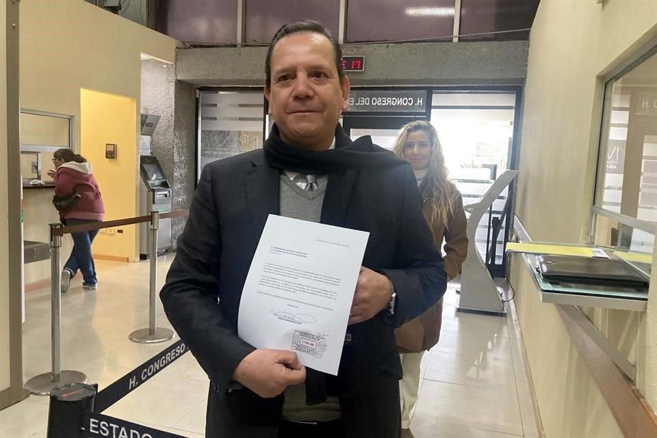 El ex funcionario del sexenio de Jaime Rodríguez acudió hoy a la Oficialía de Partes del Congreso.