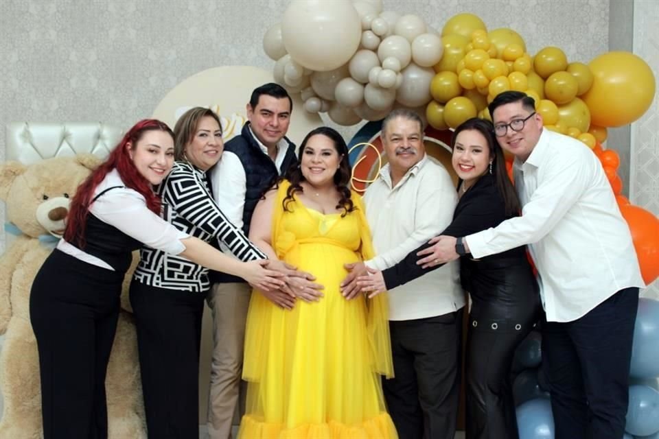 Diana Huerta, Laura Treviño, Tomas Guzmán, Jennifer Huerta, Jorge Huerta, Alejandra Huerta y Edgar Montoya