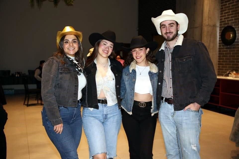 Marian López, Daniela Noriega, Montse Noriega y Héctor Chávez