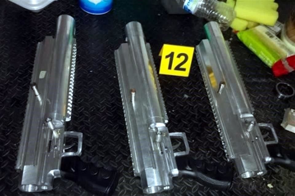 Así fueron encontradas piezas utilizadas para ensamblar las armas en laboratorios clandestinos.