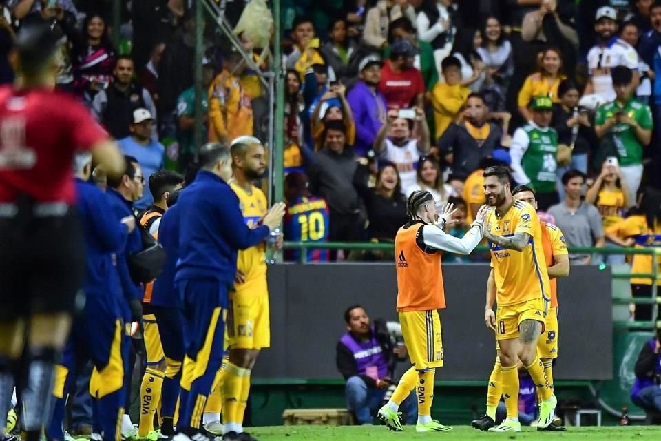 Tigres derrotó 2-1 a León en su presentación en el Clausura 2023. Gignac marcó   su gol 200.