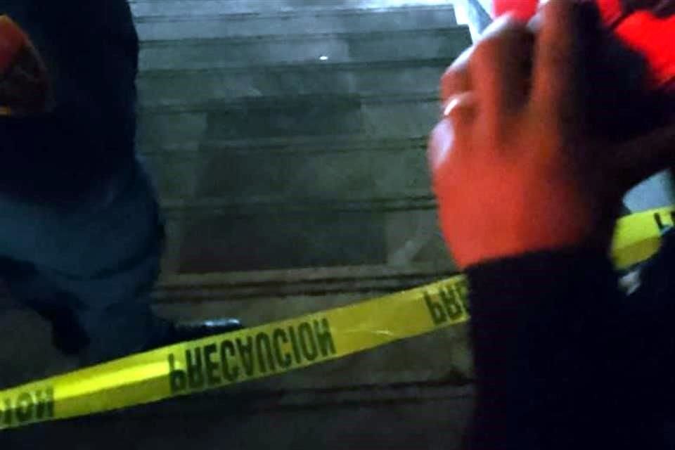 Servicios de emergencia acudieron para brindar la atención al hombre, pero corroboraron que había fallecido.