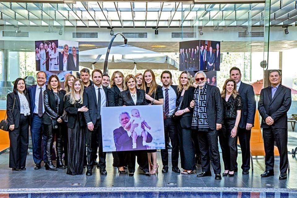 Familiares y amigos de Carlos Bremer se dieron cita en el homenaje que Jesús Martínez, presidente de Grupo Pachuca, ofreció al empresario regiomontano.