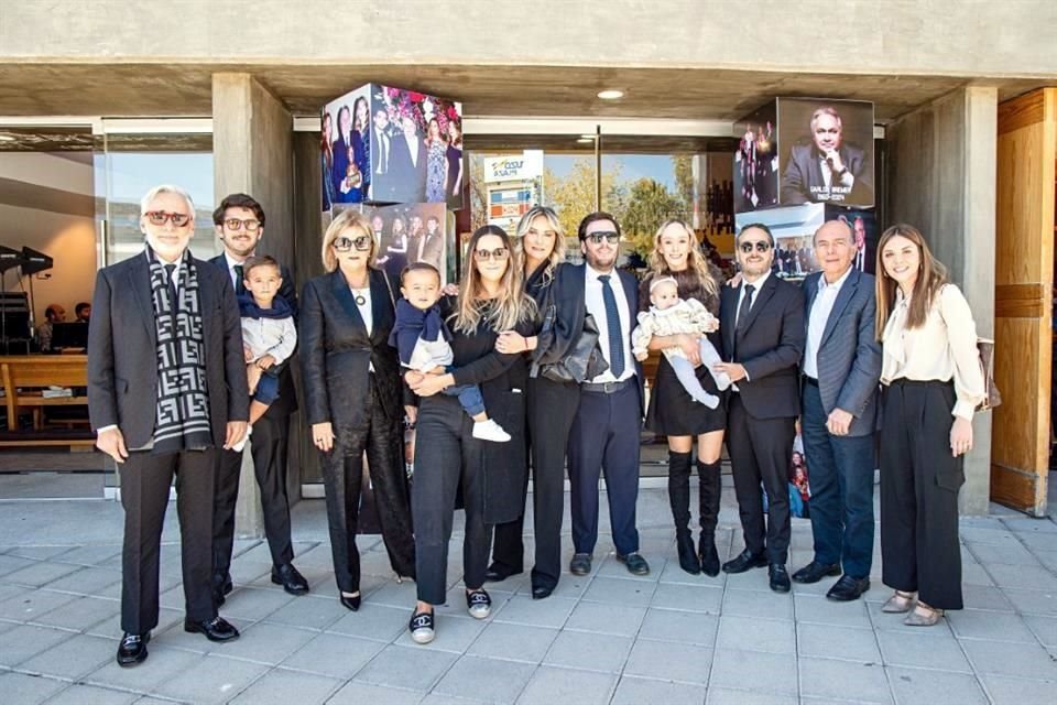 Jesús Martínez, Max Dávila, Pato Dávila, Gaby Murguía, Jerónimo Dávila, Paulina Martínez, Gaby Martínez, Pedro Cedillo, Juliana Martínez, Karla Vázquez, Jesús Martínez, Pedro Cedillo y Daniela Montoya