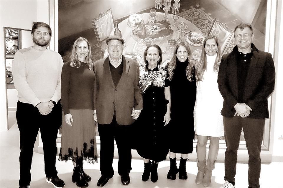 David junto a su esposa Bibi Coindreau de Zambrano y sus hijos Diego, Jeannine, Bibi, Sophie y Mario, en diciembre del 2023.