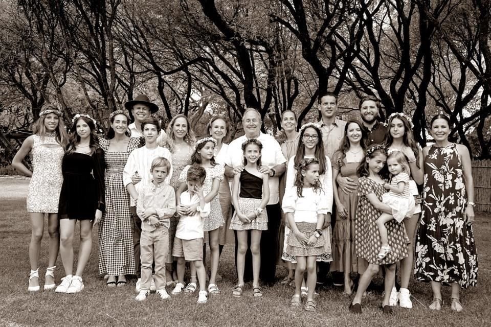 El 4 de agosto del 2022, David Zambrano y Bibi Coindreau celebraron sus 50 años de casados junto a su familia.