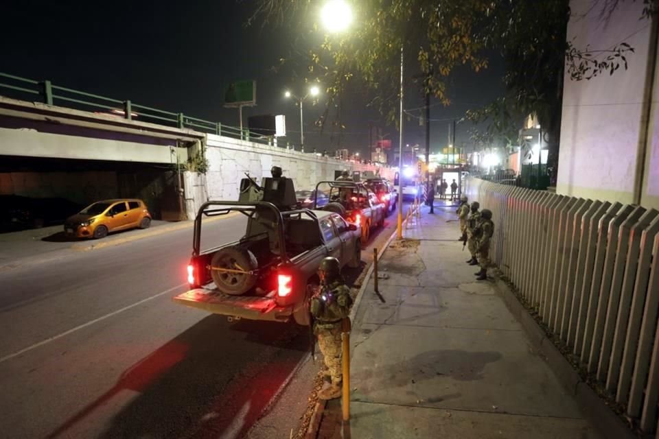 Las unidades se apostaron sobre la Avenida Gonzalitos.
