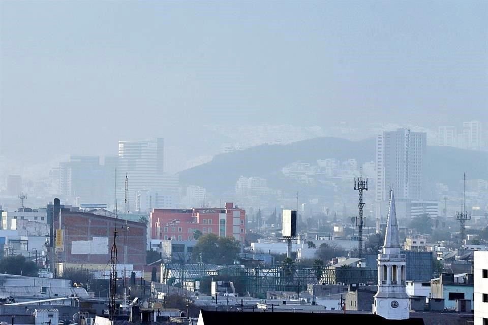La estación de monitoreo que cubre el noroeste de García y San Pedro reportó hasta 155 microgramos de PM10 por metro cúbico, cuando la norma es menor a 75 microgramos.