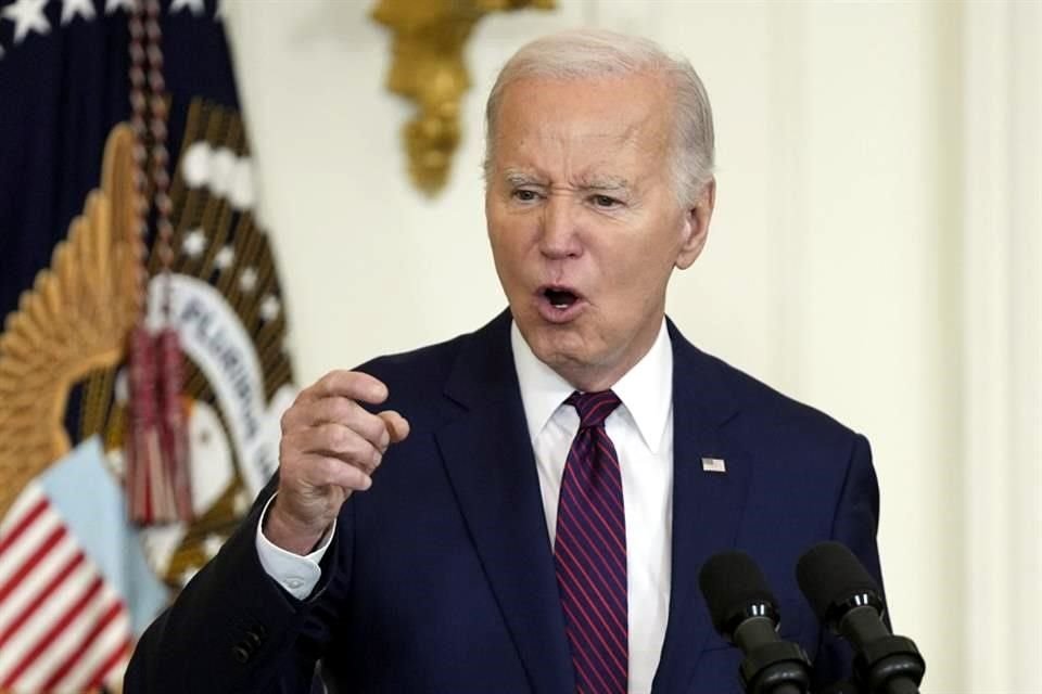 El presidente Joe Biden habla en el Salón Este durante un evento para dar la bienvenida a los alcaldes que asisten a la Reunión de Invierno de la Conferencia de Alcaldes de EU en la Casa Blanca.