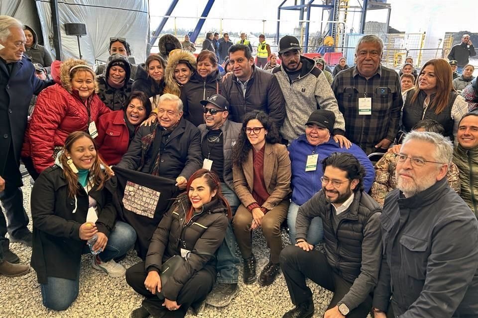 El Presidente López Obrador visitó las instalaciones de la mina Pasta de Conchos, en Coahuila, acompañado de miembros de su gabinete, como Luisa María Alcalde, titular de Segob.