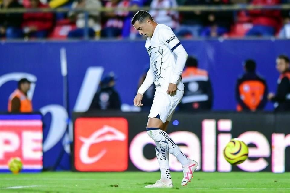 Rogelio Funes Mori se lesionó durante el partido en el que Pumas, su equipo, cayó ante Atlético de San Luis de visita.