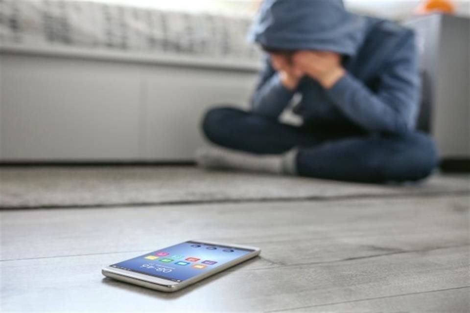 Al recibir alertas relacionadas con un paquete, busca si tienes un correo electrónico por dicho envío.