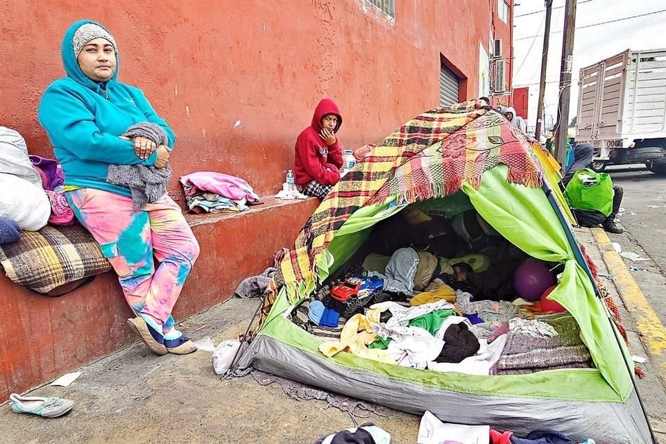 Hasta ayer se habían instalado 13 tiendas de campaña con capacidad para unas siete personas.