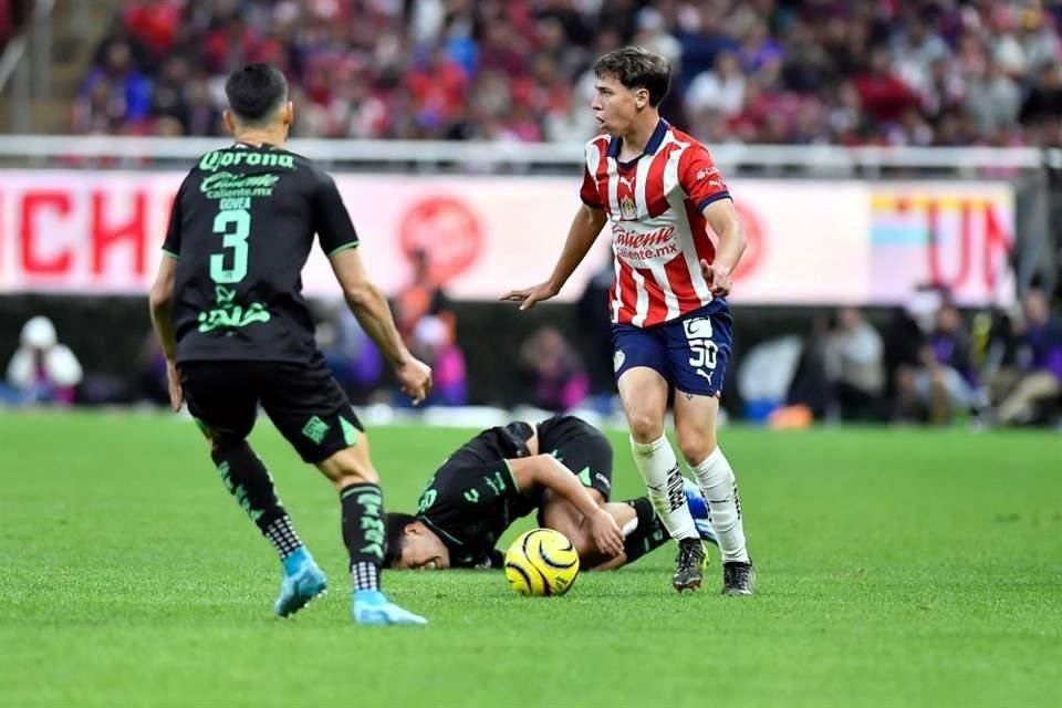 Mateo Chávez debutó como defensa lateral.