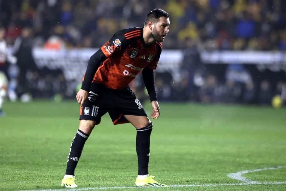 Gignac se fue en blanco ante las Chivas.