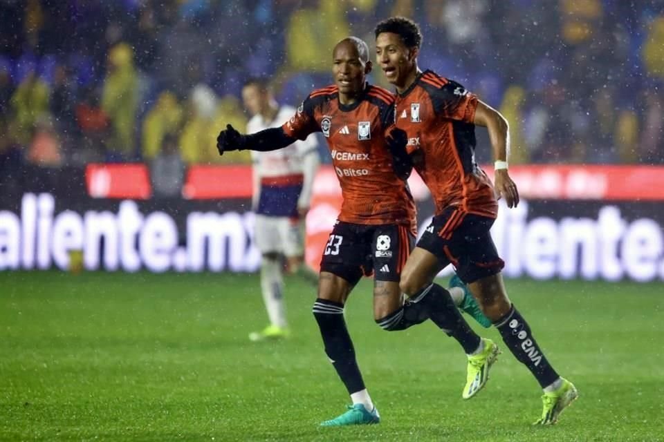 Parecía que Tigres se iría con un 2-0, pero el gol de Luis Quiñones fue anulado.