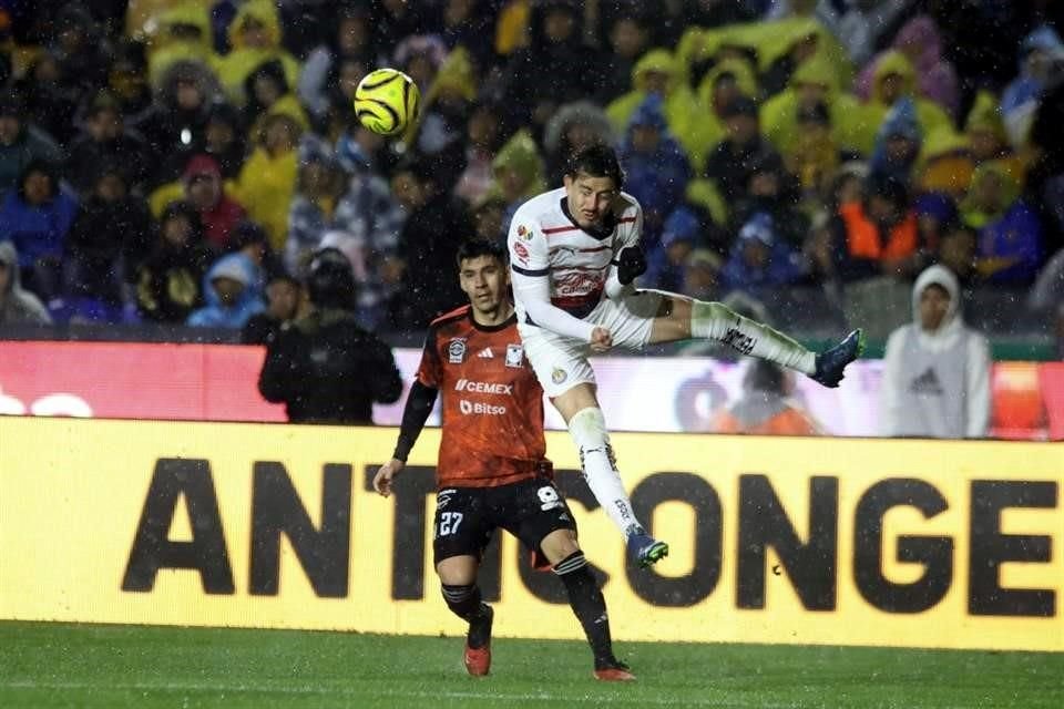 Tigres se mostró con más claridad frente al arco de Chivas en el segundo tiempo.